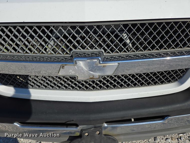 image for item ED2133 2003 Chevrolet Silverado 1500 pickup truck