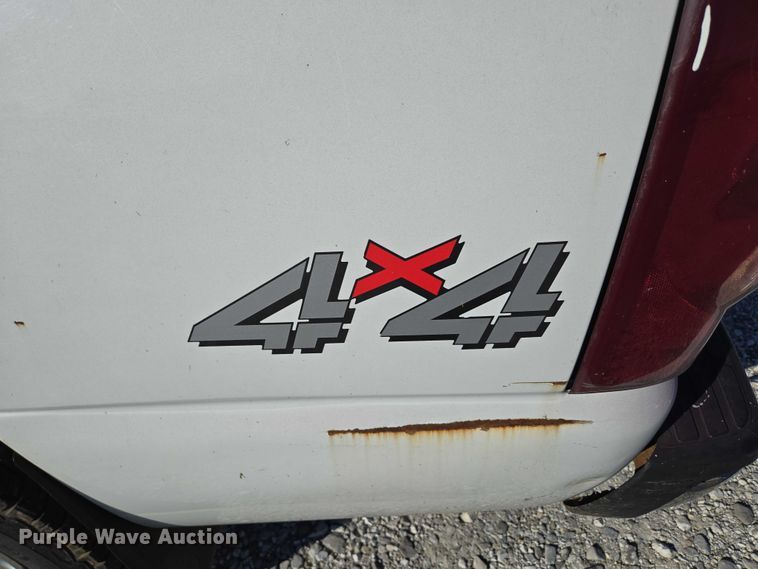 image for item ED2133 2003 Chevrolet Silverado 1500 pickup truck