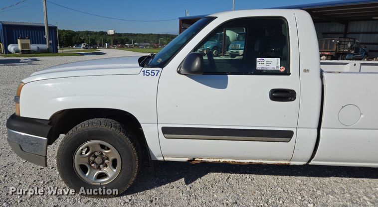 image for item ED2133 2003 Chevrolet Silverado 1500 pickup truck