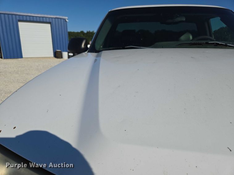 image for item ED2133 2003 Chevrolet Silverado 1500 pickup truck