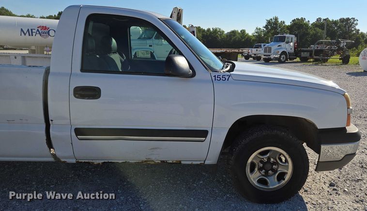 image for item ED2133 2003 Chevrolet Silverado 1500 pickup truck