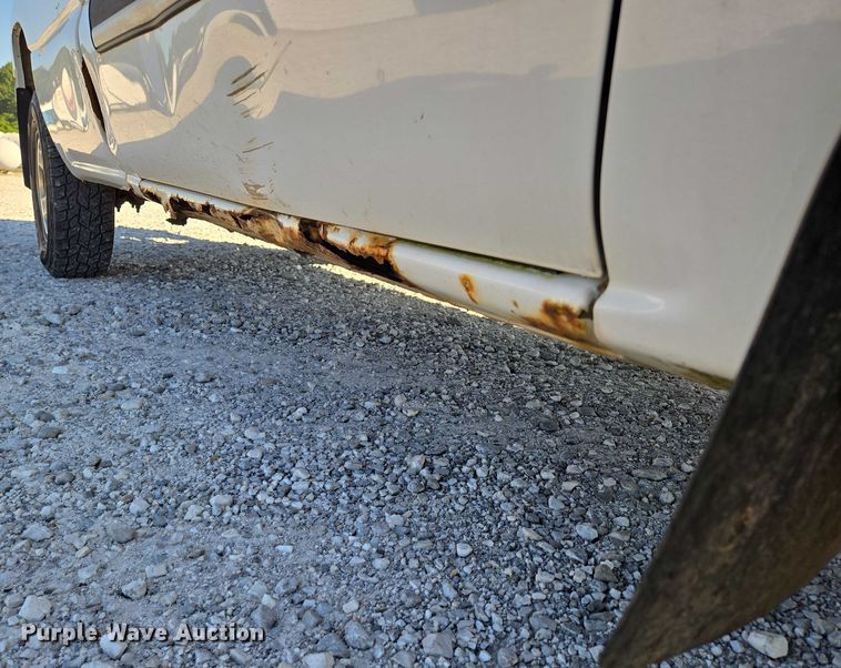 image for item ED2133 2003 Chevrolet Silverado 1500 pickup truck