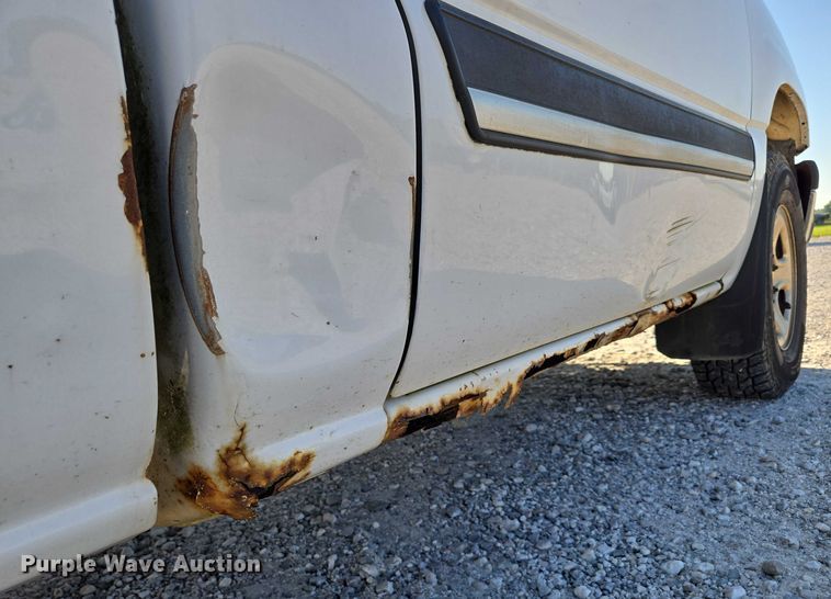 image for item ED2133 2003 Chevrolet Silverado 1500 pickup truck