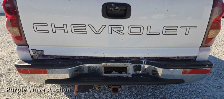 image for item ED2133 2003 Chevrolet Silverado 1500 pickup truck