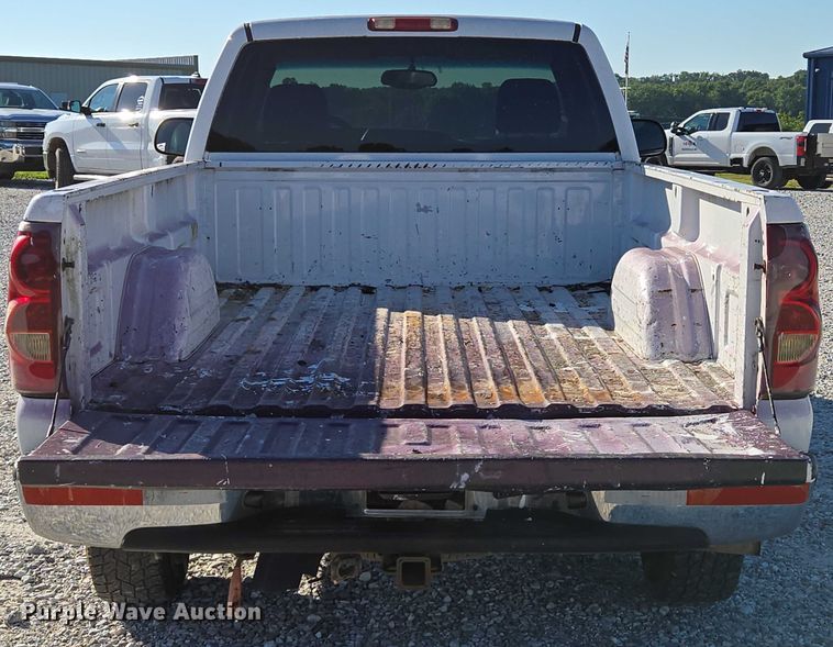 image for item ED2133 2003 Chevrolet Silverado 1500 pickup truck