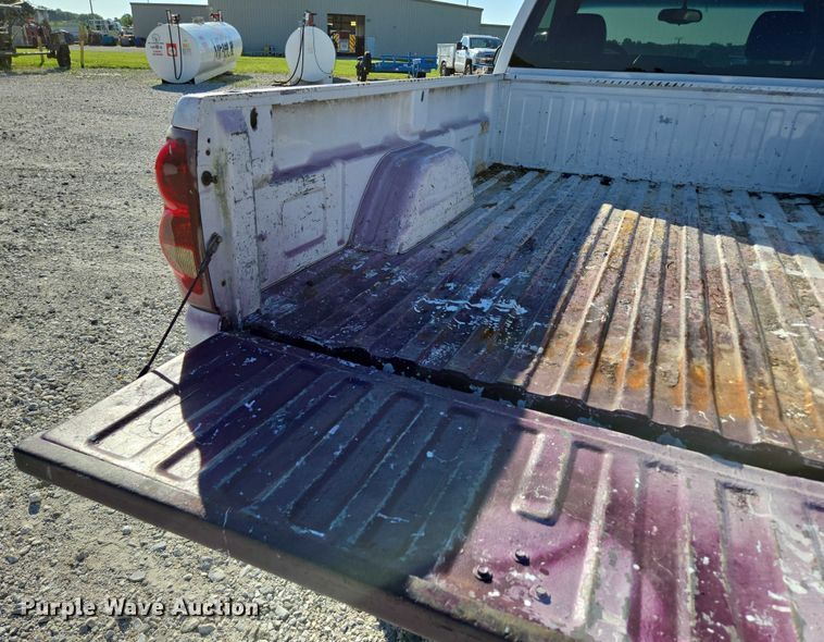 image for item ED2133 2003 Chevrolet Silverado 1500 pickup truck