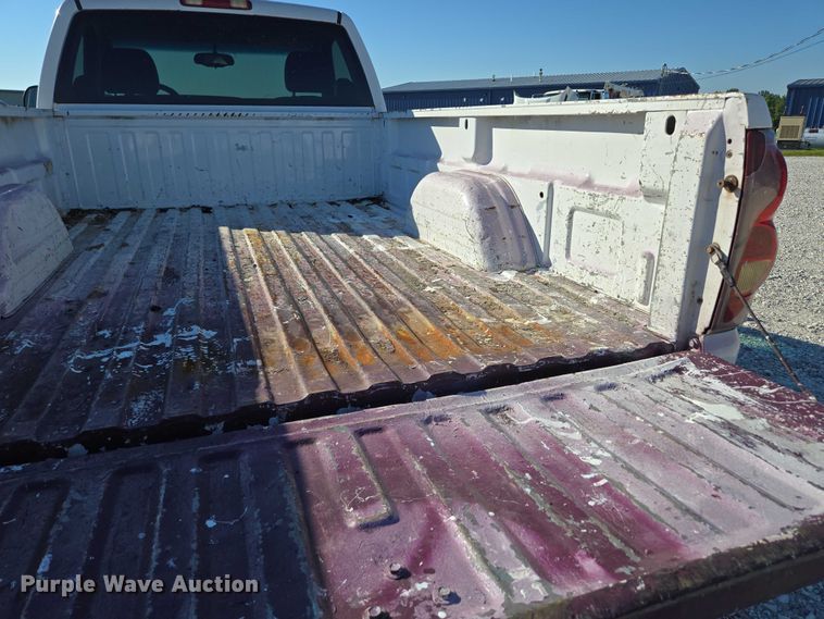 image for item ED2133 2003 Chevrolet Silverado 1500 pickup truck