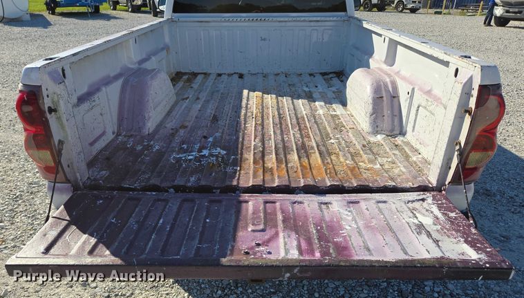 image for item ED2133 2003 Chevrolet Silverado 1500 pickup truck