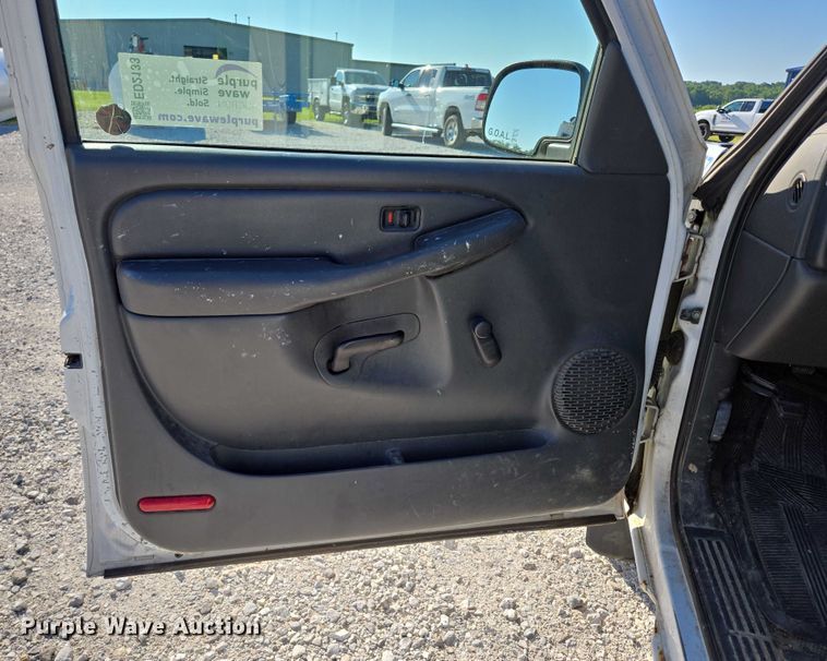 image for item ED2133 2003 Chevrolet Silverado 1500 pickup truck