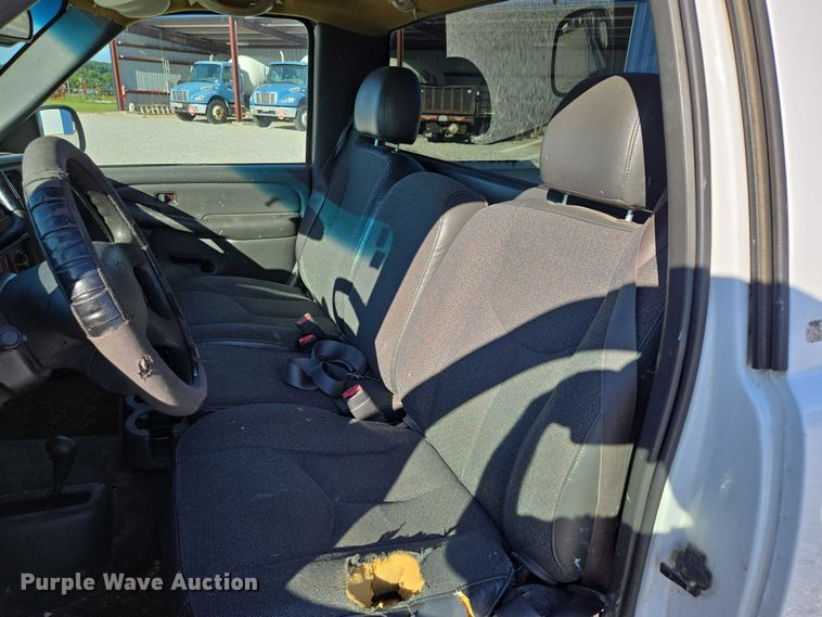 image for item ED2133 2003 Chevrolet Silverado 1500 pickup truck