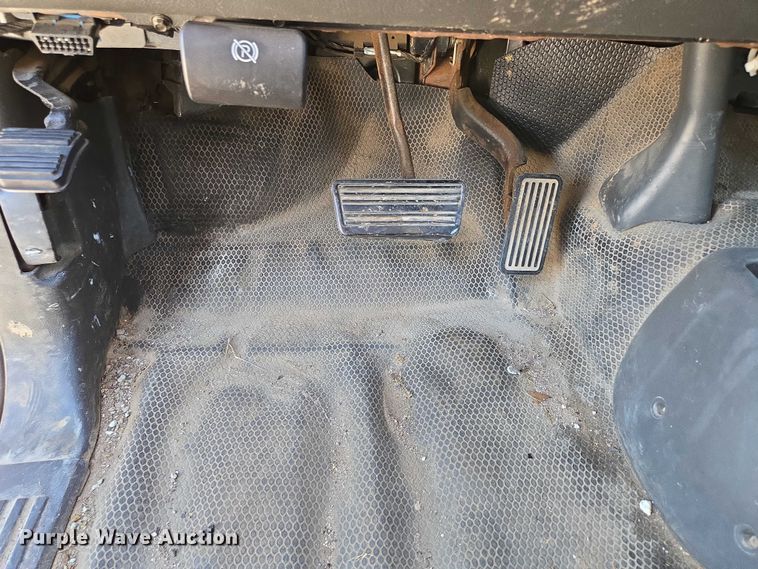 image for item ED2133 2003 Chevrolet Silverado 1500 pickup truck