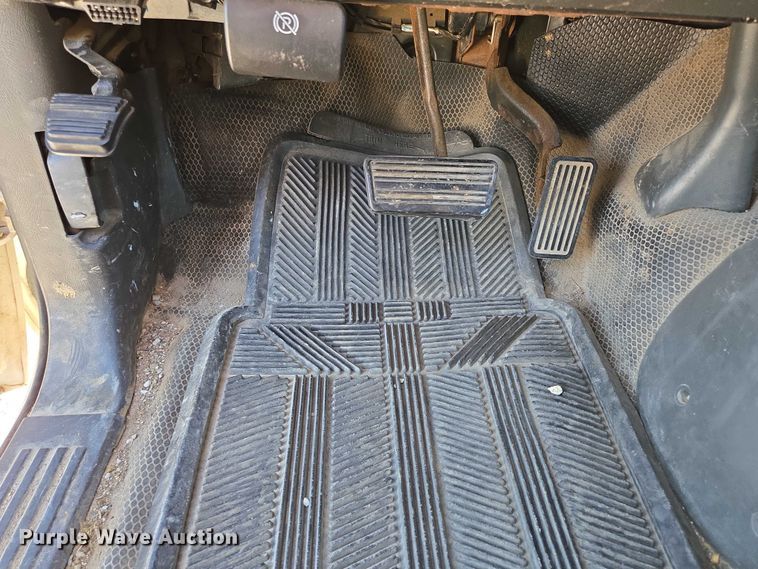 image for item ED2133 2003 Chevrolet Silverado 1500 pickup truck