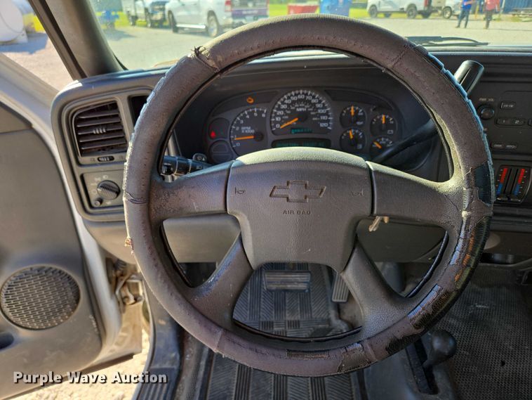 image for item ED2133 2003 Chevrolet Silverado 1500 pickup truck