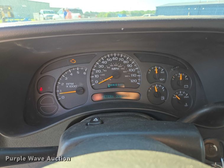 image for item ED2133 2003 Chevrolet Silverado 1500 pickup truck