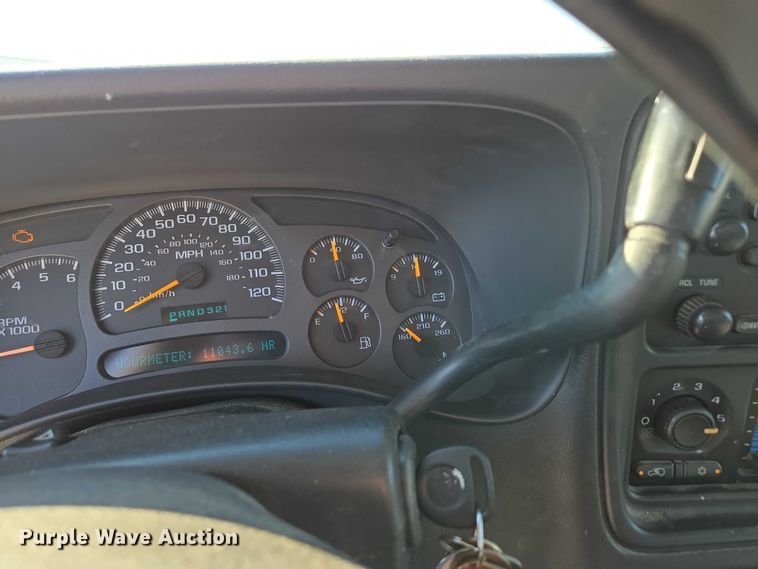 image for item ED2133 2003 Chevrolet Silverado 1500 pickup truck