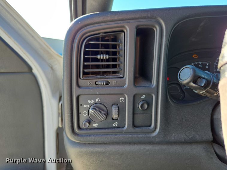 image for item ED2133 2003 Chevrolet Silverado 1500 pickup truck