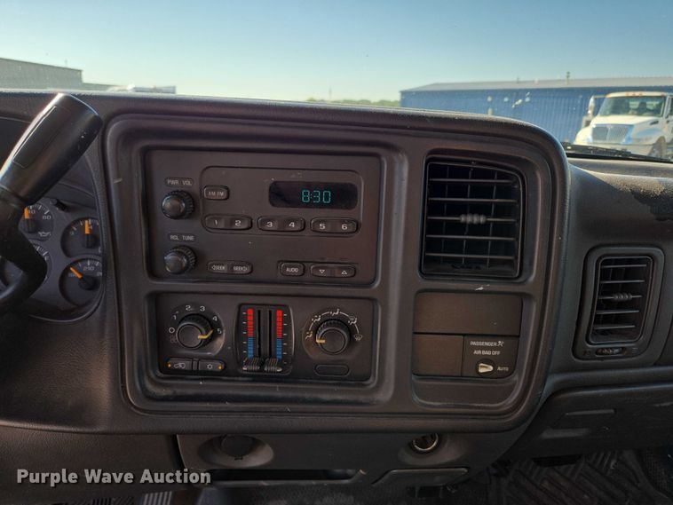 image for item ED2133 2003 Chevrolet Silverado 1500 pickup truck