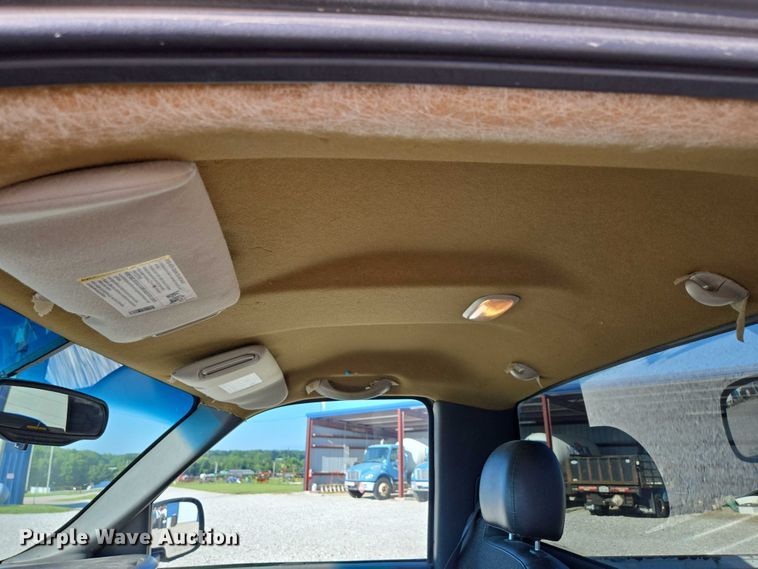 image for item ED2133 2003 Chevrolet Silverado 1500 pickup truck