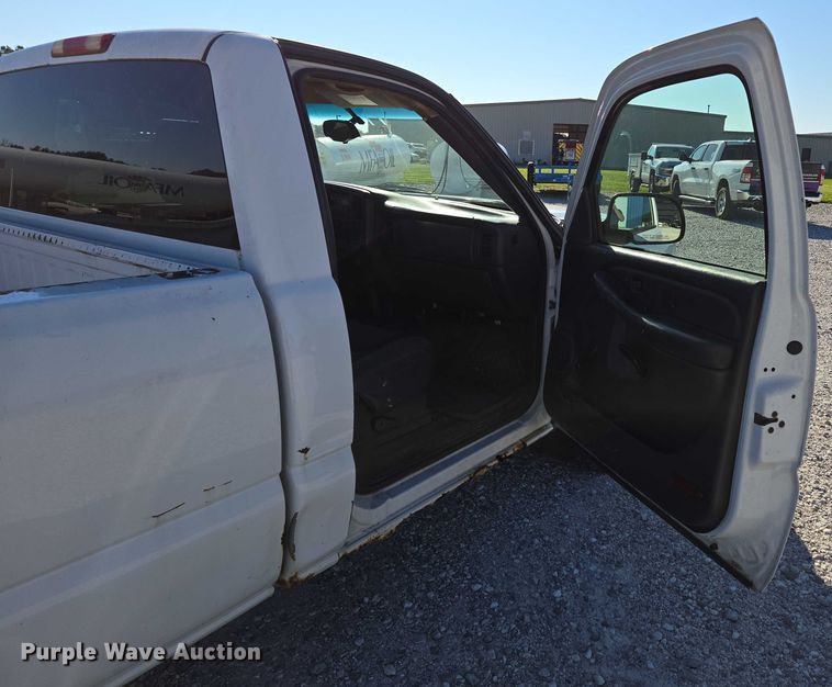 image for item ED2133 2003 Chevrolet Silverado 1500 pickup truck
