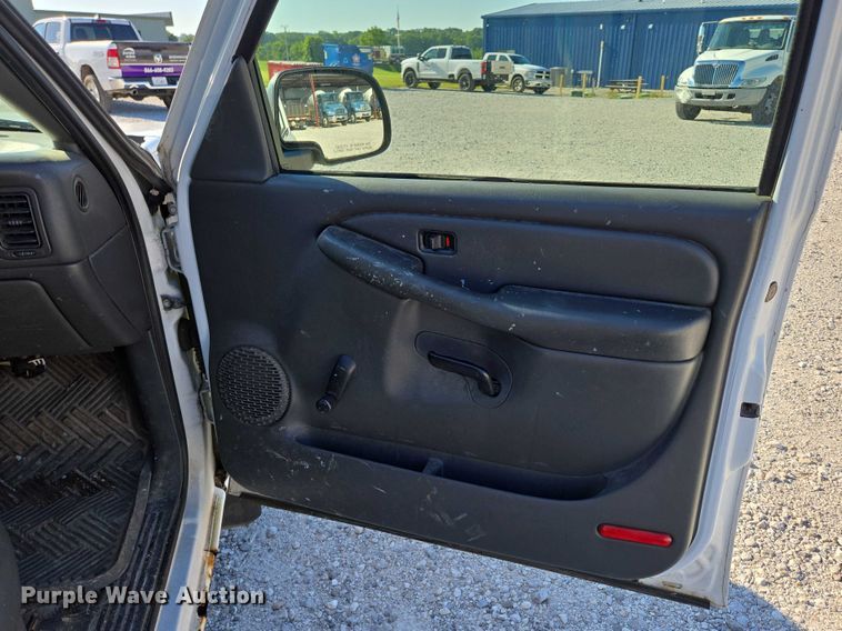 image for item ED2133 2003 Chevrolet Silverado 1500 pickup truck