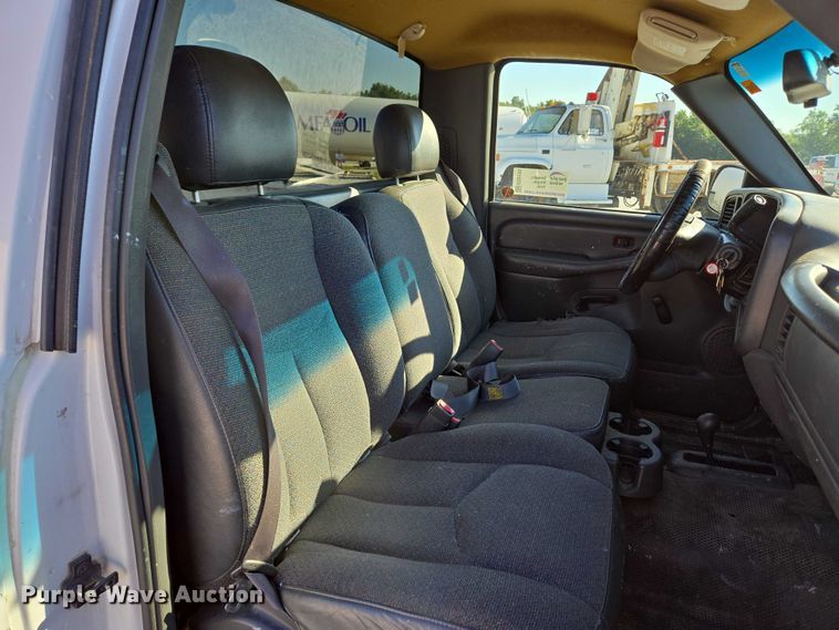 image for item ED2133 2003 Chevrolet Silverado 1500 pickup truck