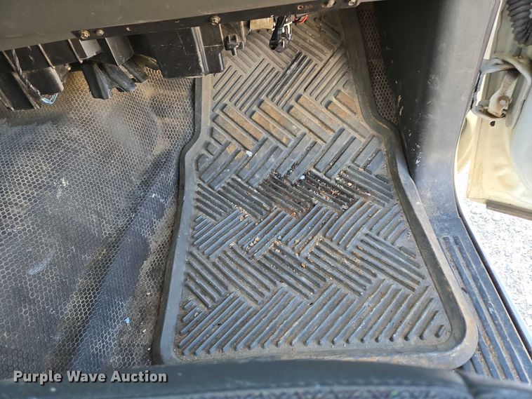 image for item ED2133 2003 Chevrolet Silverado 1500 pickup truck