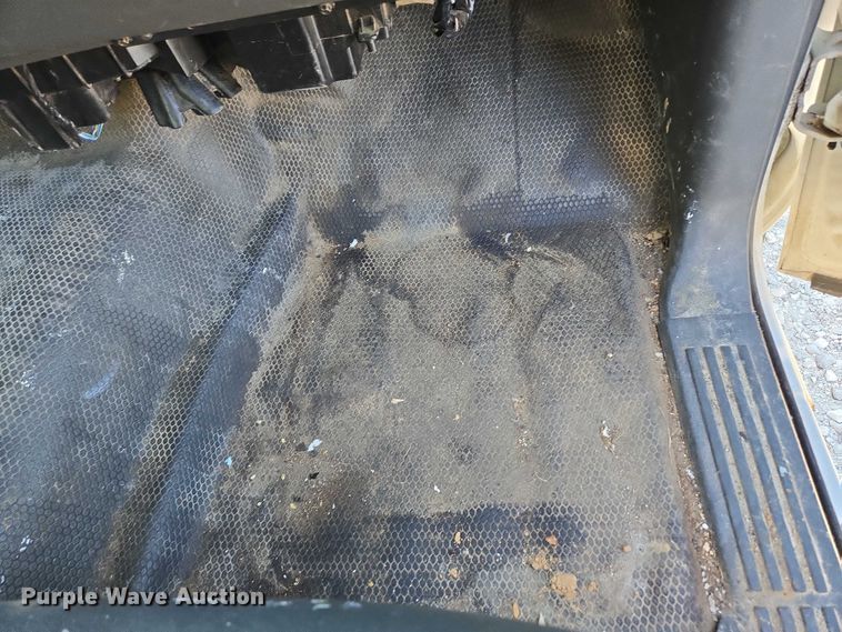 image for item ED2133 2003 Chevrolet Silverado 1500 pickup truck