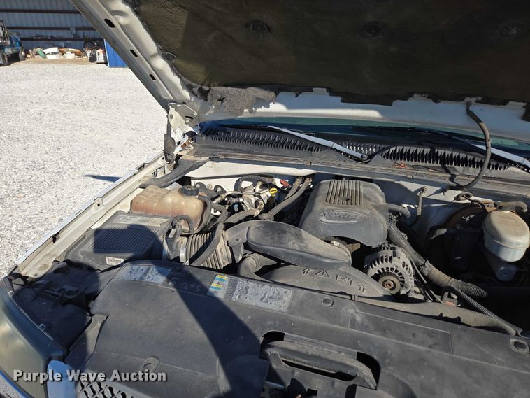 image for item ED2133 2003 Chevrolet Silverado 1500 pickup truck