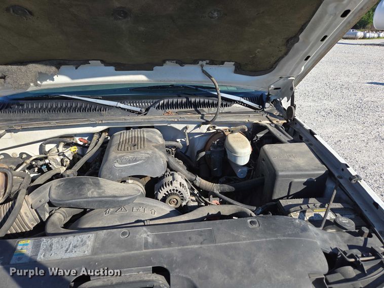 image for item ED2133 2003 Chevrolet Silverado 1500 pickup truck