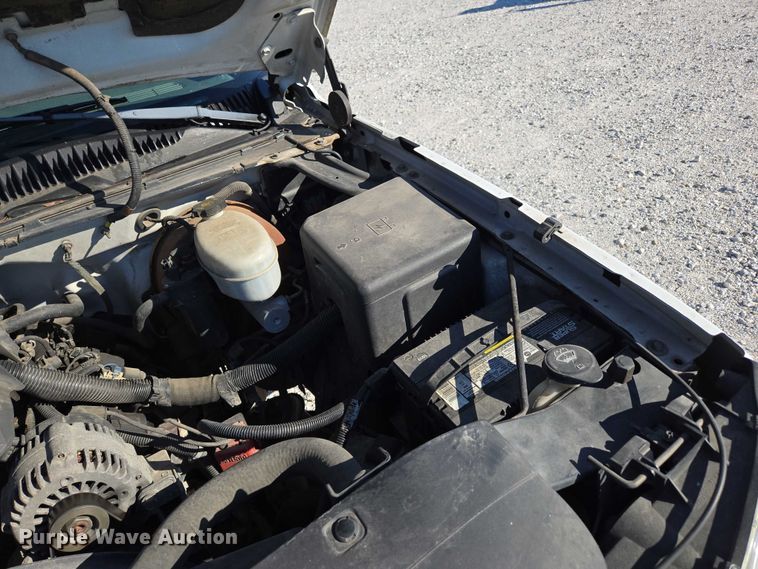 image for item ED2133 2003 Chevrolet Silverado 1500 pickup truck