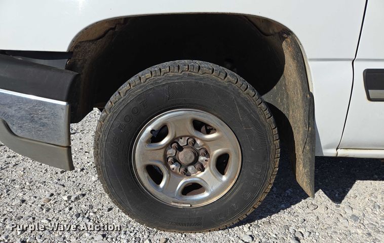 image for item ED2133 2003 Chevrolet Silverado 1500 pickup truck