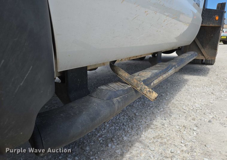 image for item ED2137 2013 Ford F550 Super Duty Crew Cab flatbed truck