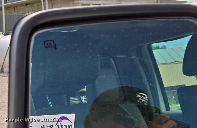 image for item ED2137 2013 Ford F550 Super Duty Crew Cab flatbed truck