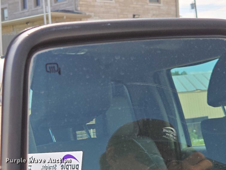 image for item ED2137 2013 Ford F550 Super Duty Crew Cab flatbed truck