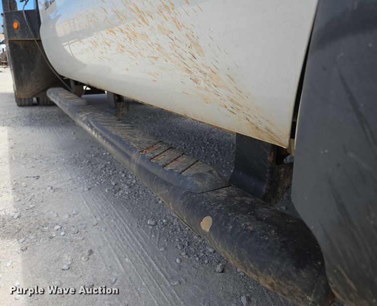 image for item ED2137 2013 Ford F550 Super Duty Crew Cab flatbed truck