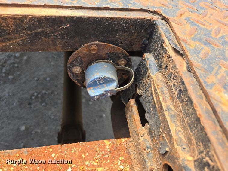 image for item ED2137 2013 Ford F550 Super Duty Crew Cab flatbed truck