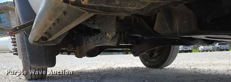 image for item ED2137 2013 Ford F550 Super Duty Crew Cab flatbed truck