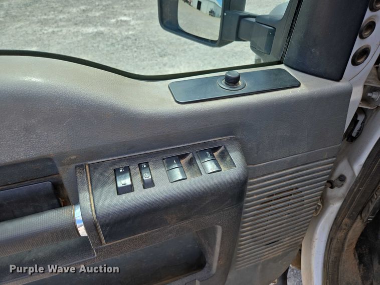 image for item ED2137 2013 Ford F550 Super Duty Crew Cab flatbed truck