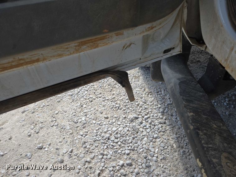 image for item ED2137 2013 Ford F550 Super Duty Crew Cab flatbed truck