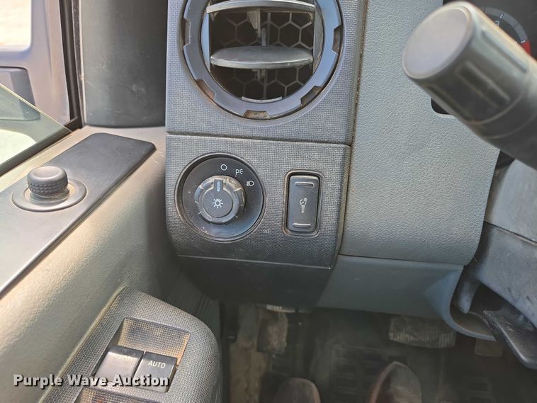 image for item ED2137 2013 Ford F550 Super Duty Crew Cab flatbed truck