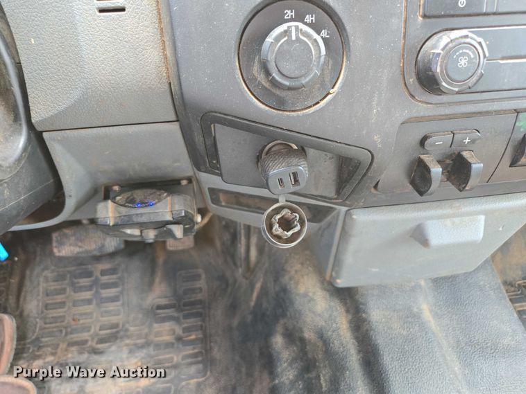 image for item ED2137 2013 Ford F550 Super Duty Crew Cab flatbed truck