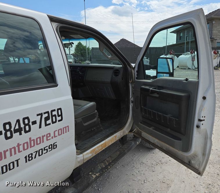 image for item ED2137 2013 Ford F550 Super Duty Crew Cab flatbed truck