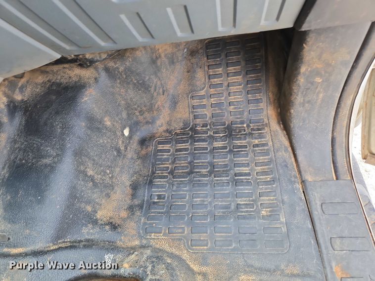 image for item ED2137 2013 Ford F550 Super Duty Crew Cab flatbed truck