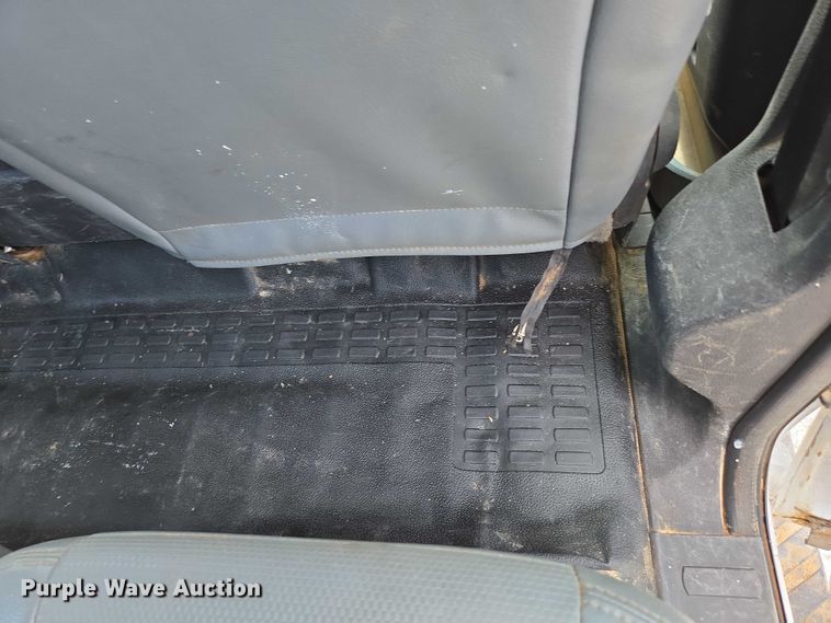 image for item ED2137 2013 Ford F550 Super Duty Crew Cab flatbed truck