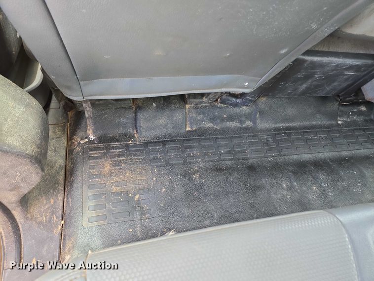 image for item ED2137 2013 Ford F550 Super Duty Crew Cab flatbed truck