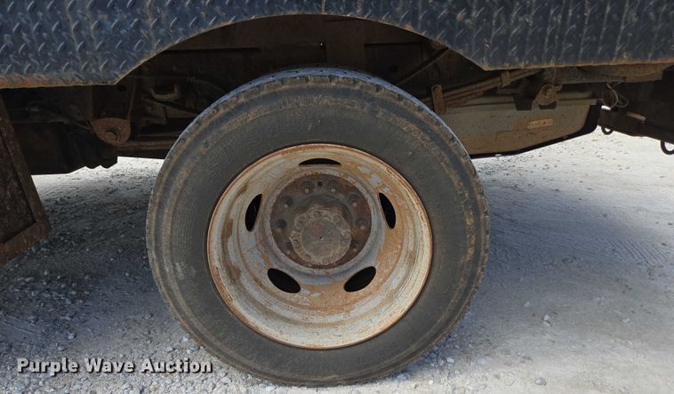 image for item ED2137 2013 Ford F550 Super Duty Crew Cab flatbed truck