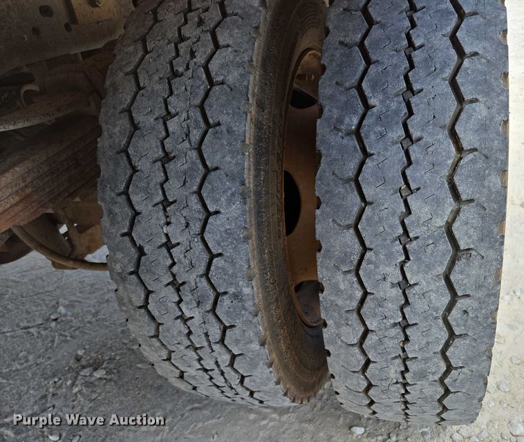 image for item ED2137 2013 Ford F550 Super Duty Crew Cab flatbed truck