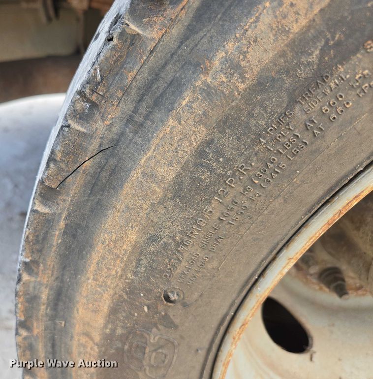 image for item ED2137 2013 Ford F550 Super Duty Crew Cab flatbed truck