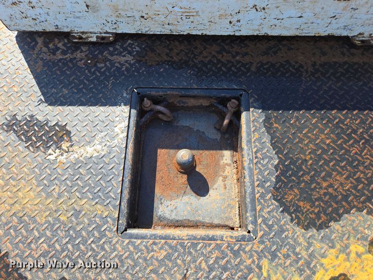 image for item ED2138 2016 Dodge Ram 5500 Crew Cab flatbed truck