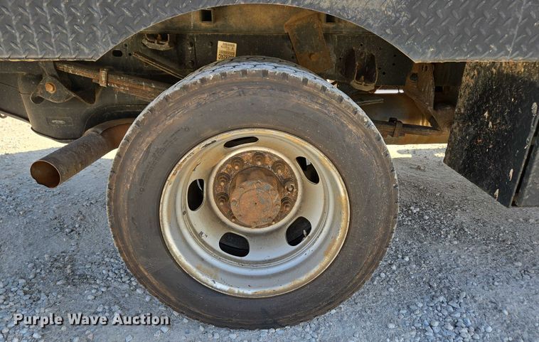 image for item ED2138 2016 Dodge Ram 5500 Crew Cab flatbed truck